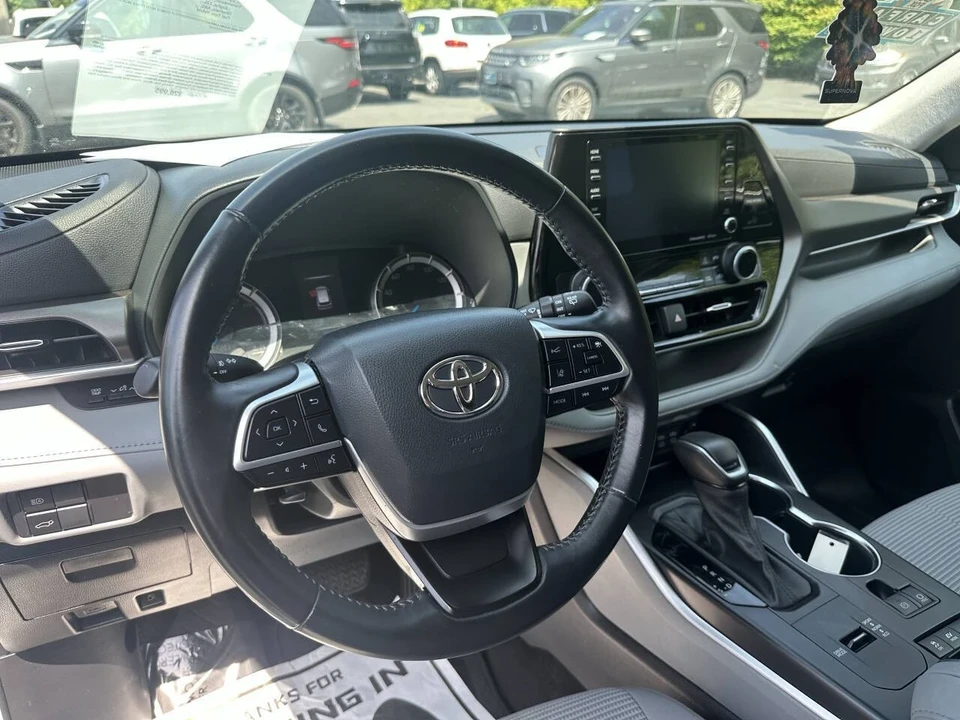2022 Toyota Highlander - Image 16 of 21