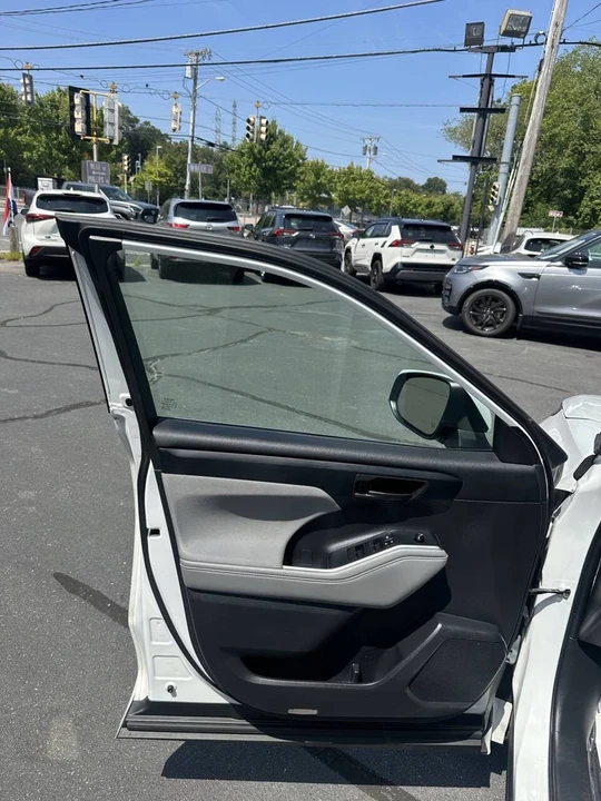 2022 Toyota Highlander - Image 15 of 21