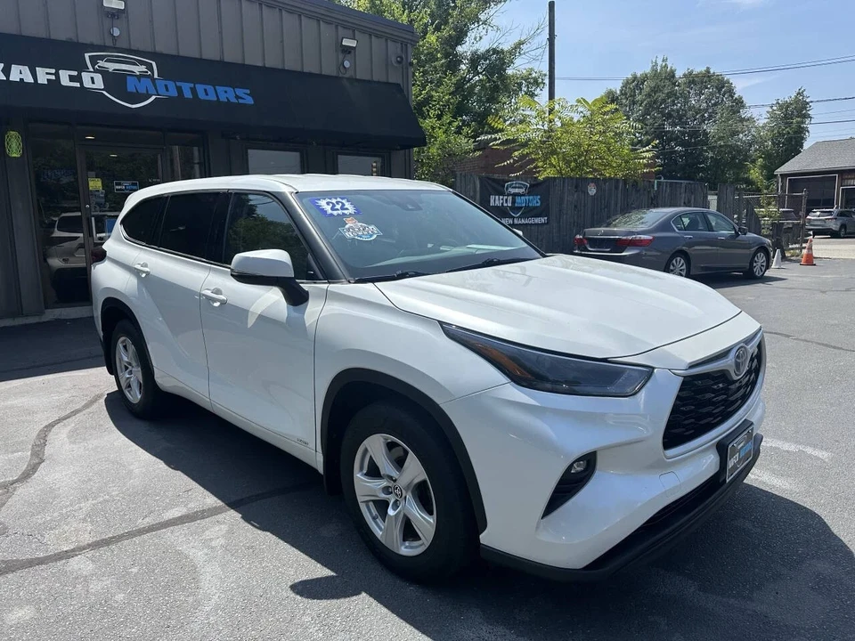 2022 Toyota Highlander - Image 9 of 21