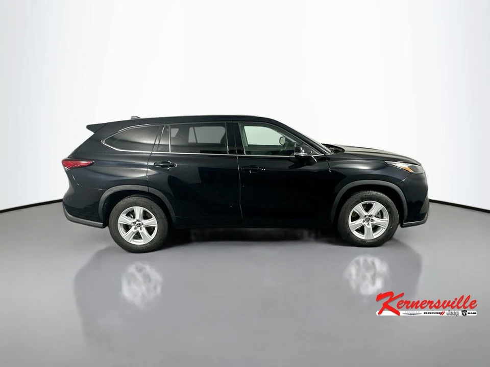 2022 Toyota Highlander - Image 8 of 21