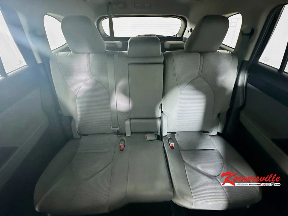 2022 Toyota Highlander - Image 13 of 21