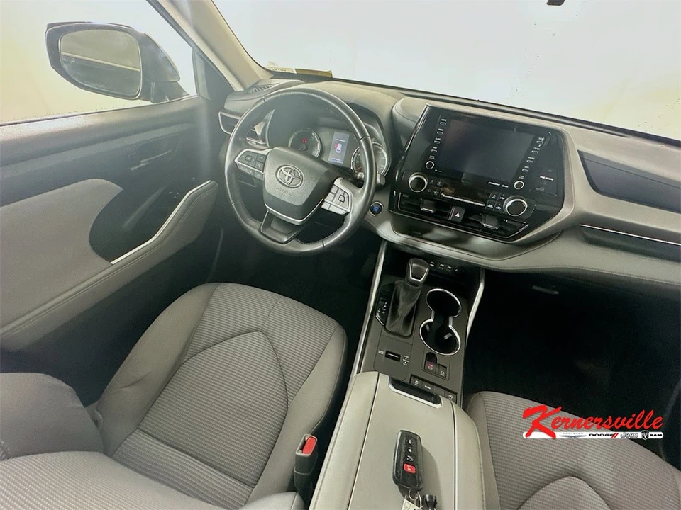 2022 Toyota Highlander - Image 9 of 21