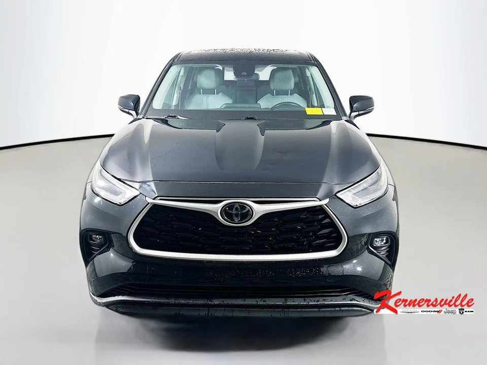 2022 Toyota Highlander - Image 2 of 21