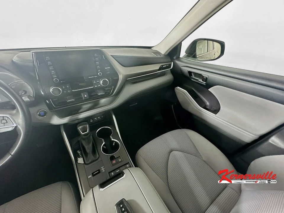 2022 Toyota Highlander - Image 11 of 21