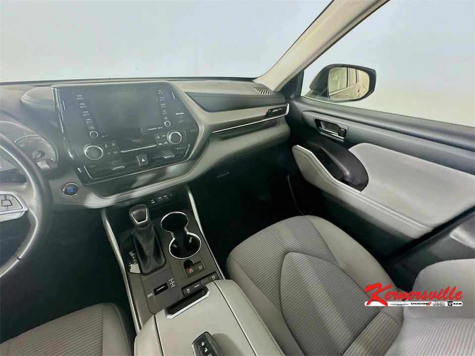 2022 Toyota Highlander - Image 11 of 21