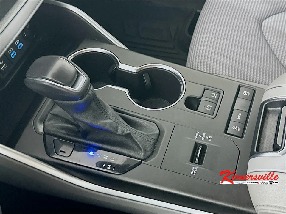 2022 Toyota Highlander - Image 16 of 21