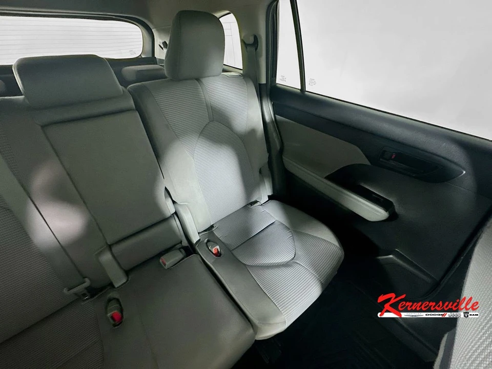 2022 Toyota Highlander - Image 14 of 21