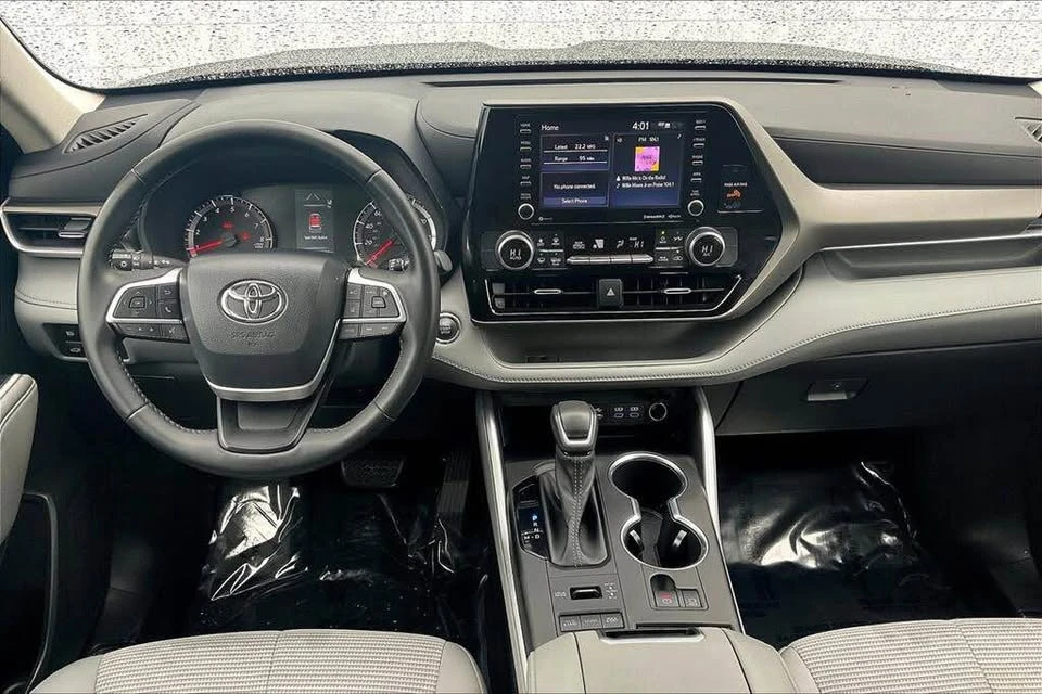 2022 Toyota Highlander - Image 5 of 9