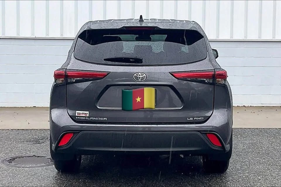 2022 Toyota Highlander - Image 2 of 9
