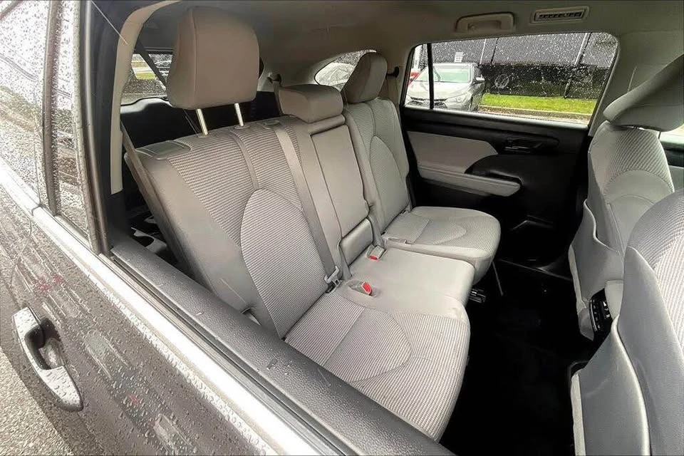2022 Toyota Highlander - Image 7 of 9