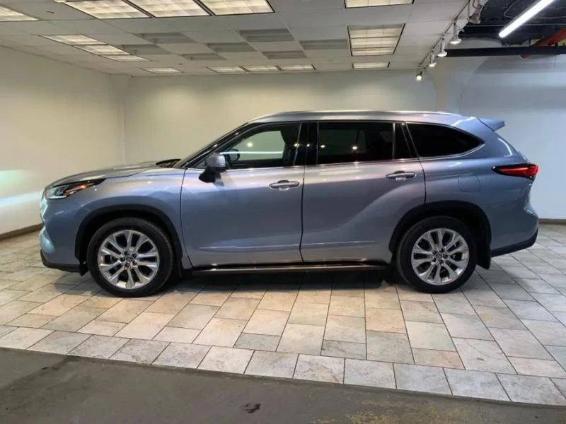 2022 Toyota Highlander - Image 8 of 12
