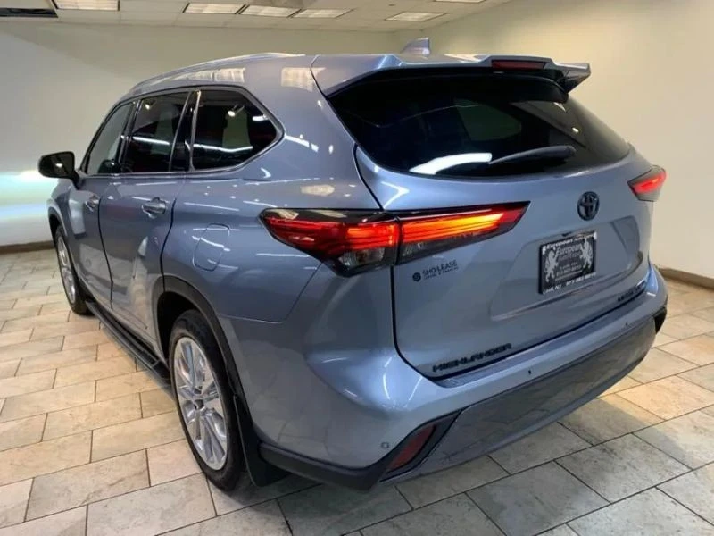 2022 Toyota Highlander - Image 7 of 12