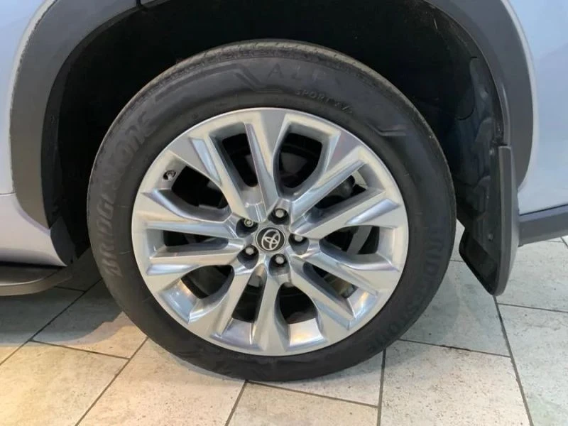 2022 Toyota Highlander - Image 11 of 12