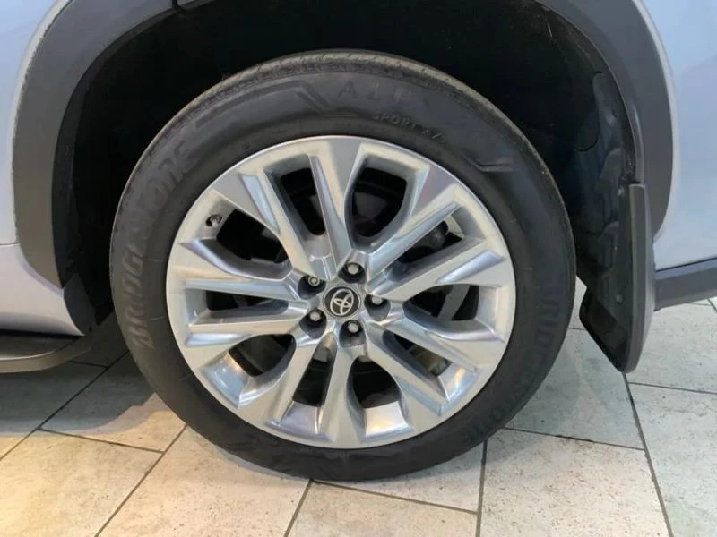 2022 Toyota Highlander - Image 11 of 12