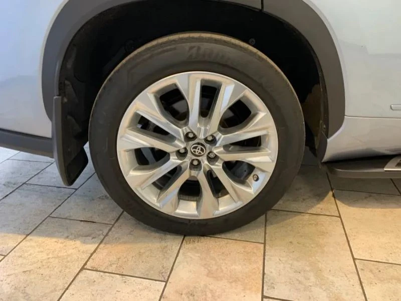 2022 Toyota Highlander - Image 10 of 12