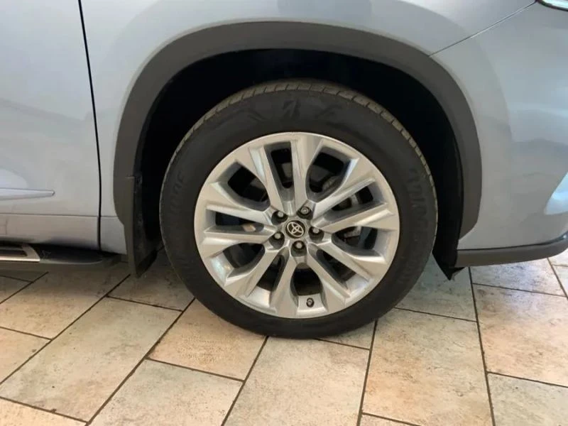 2022 Toyota Highlander - Image 9 of 12