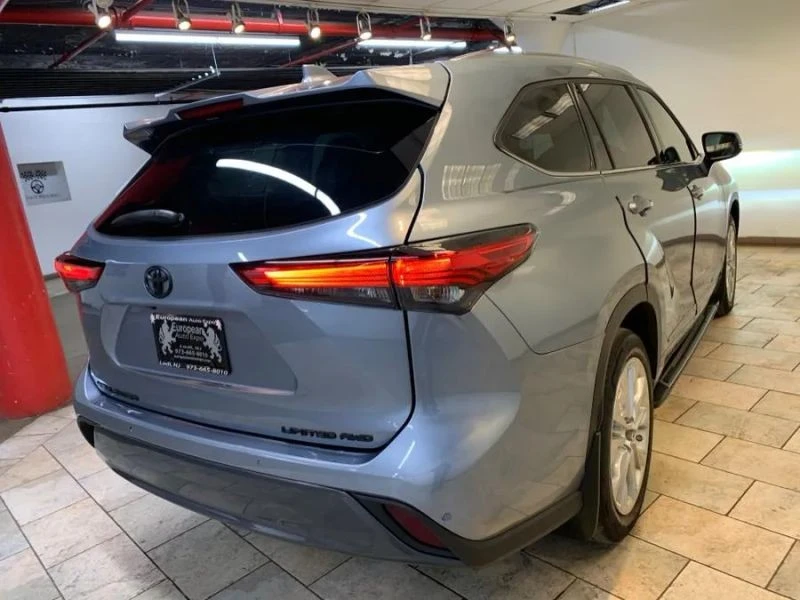 2022 Toyota Highlander - Image 5 of 12
