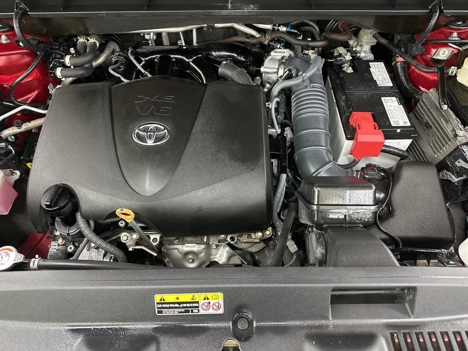 2022 Toyota Highlander - Image 18 of 21