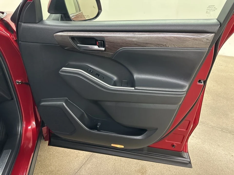 2022 Toyota Highlander - Image 20 of 21