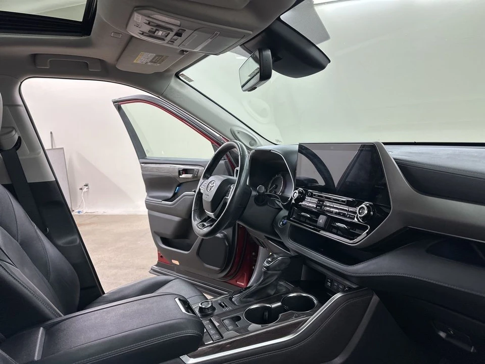 2022 Toyota Highlander - Image 19 of 21