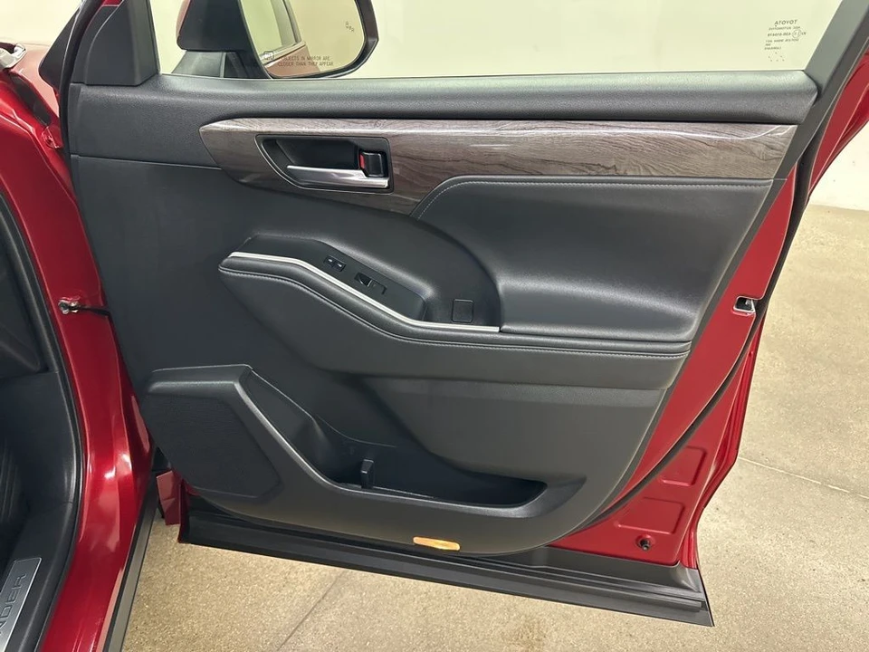 2022 Toyota Highlander - Image 20 of 21