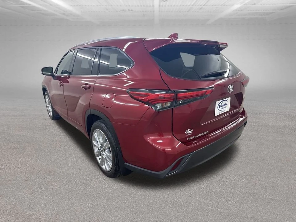 2022 Toyota Highlander - Image 8 of 21