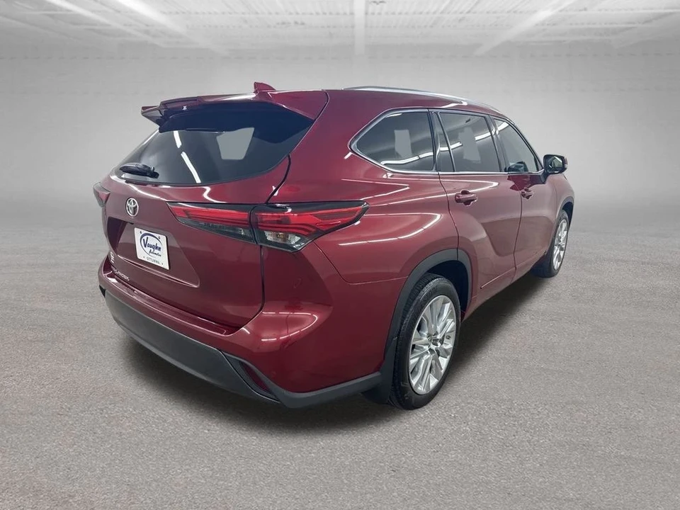 2022 Toyota Highlander - Image 12 of 21
