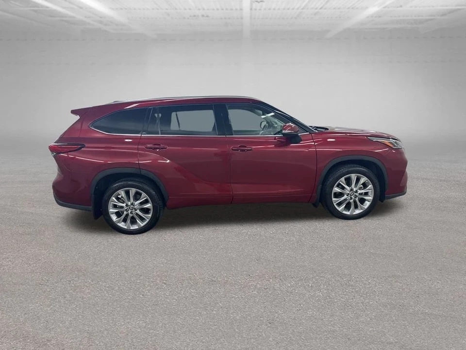 2022 Toyota Highlander - Image 13 of 21