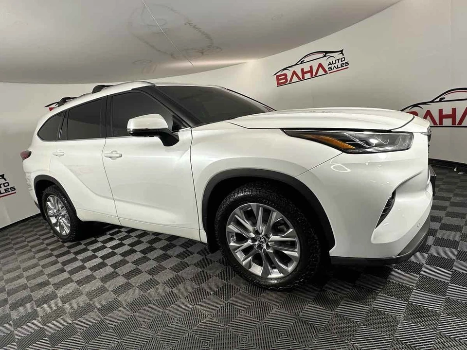 2022 Toyota Highlander - Image 12 of 21