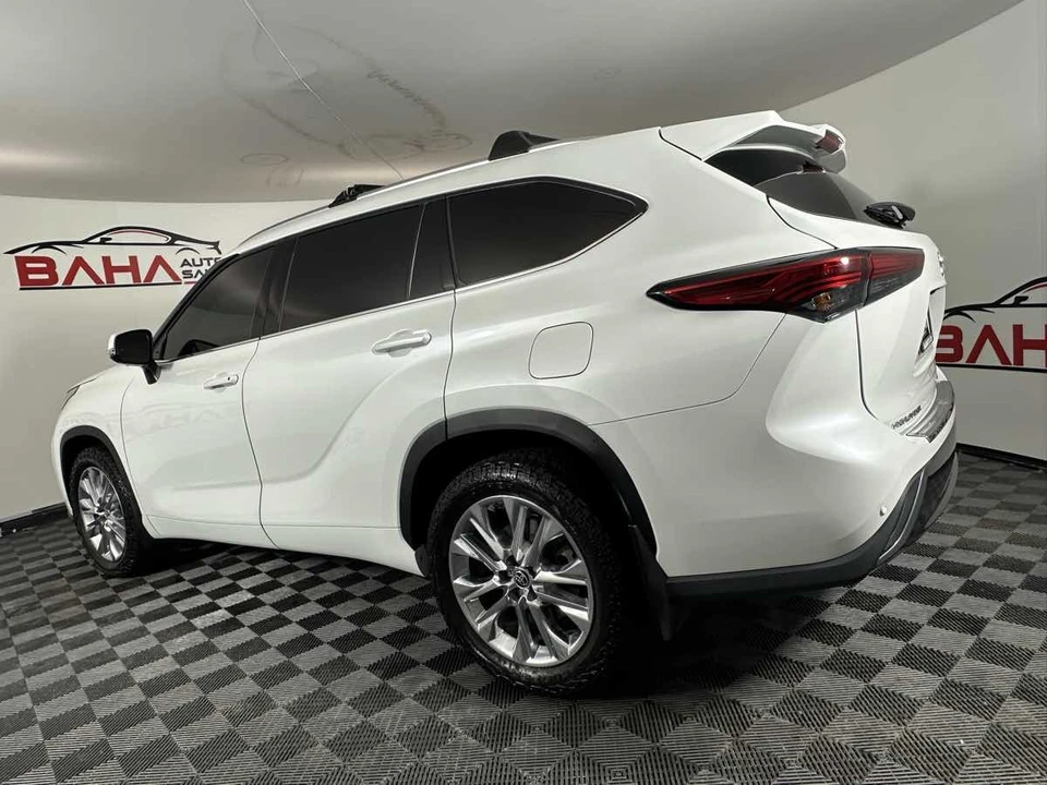 2022 Toyota Highlander - Image 6 of 21