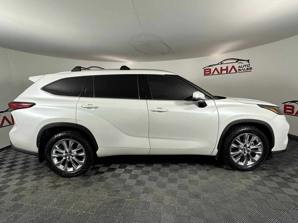 2022 Toyota Highlander - Image 10 of 21