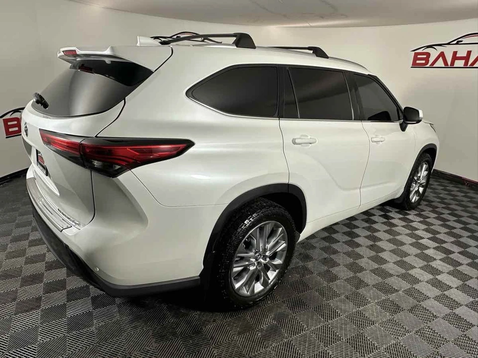 2022 Toyota Highlander - Image 8 of 21