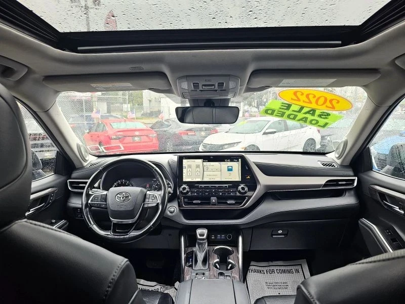 2022 Toyota Highlander - Image 10 of 12