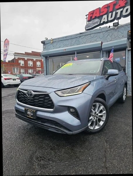 2022 Toyota Highlander - Image 4 of 12
