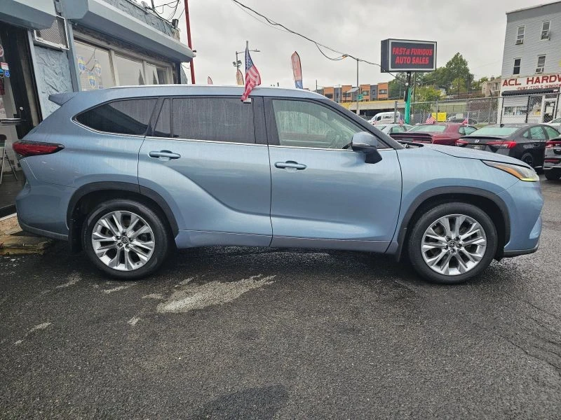 2022 Toyota Highlander - Image 3 of 12