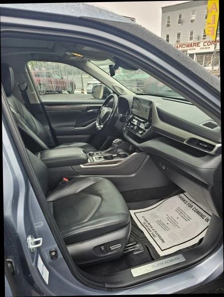 2022 Toyota Highlander - Image 8 of 12