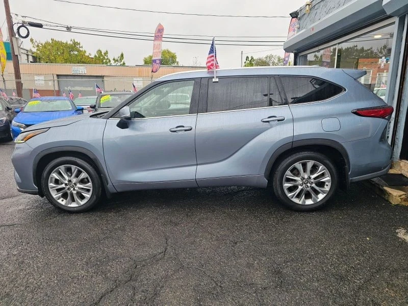 2022 Toyota Highlander - Image 2 of 12