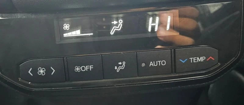2022 Toyota Highlander - Image 11 of 12