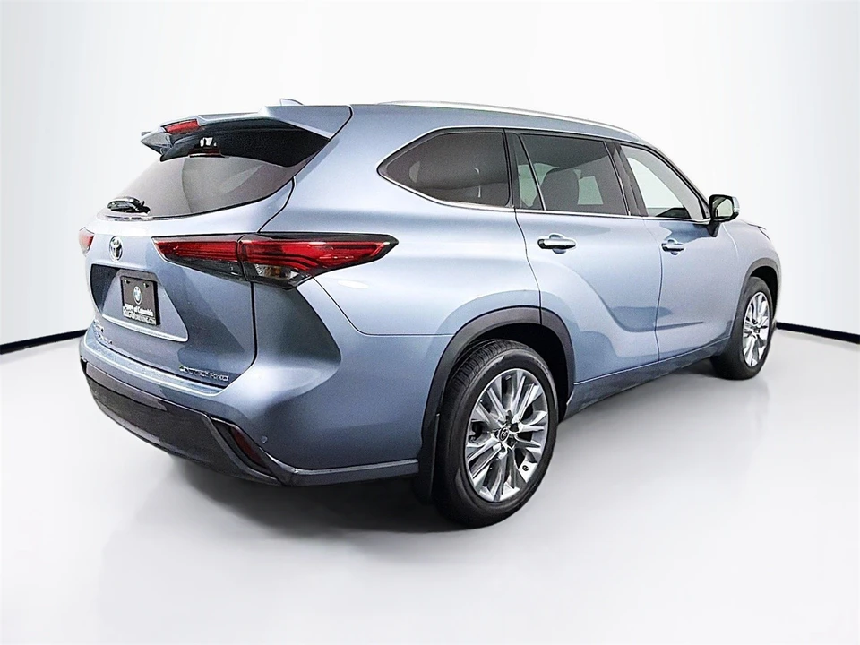 2022 Toyota Highlander - Image 8 of 12