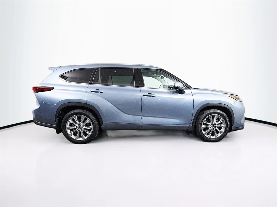 2022 Toyota Highlander - Image 9 of 12