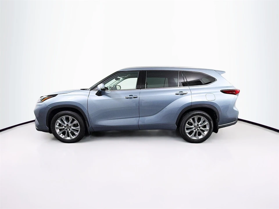 2022 Toyota Highlander - Image 5 of 12