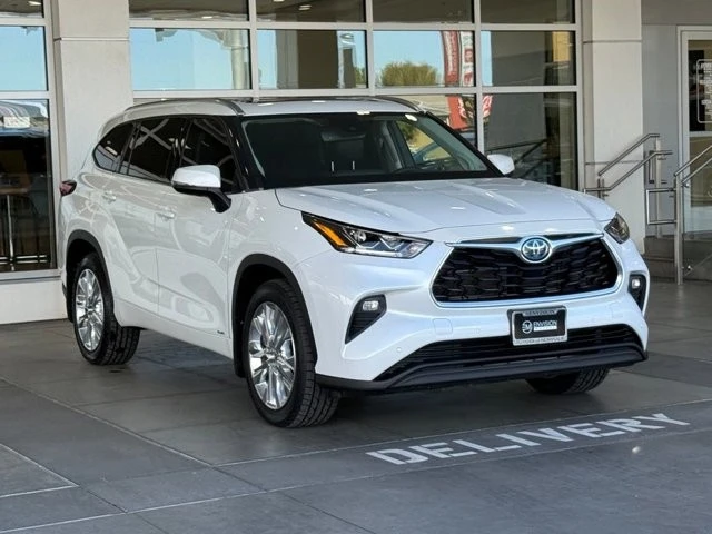 2022 Toyota Highlander - Image 8 of 12