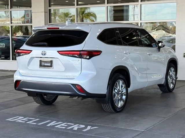 2022 Toyota Highlander - Image 14 of 21