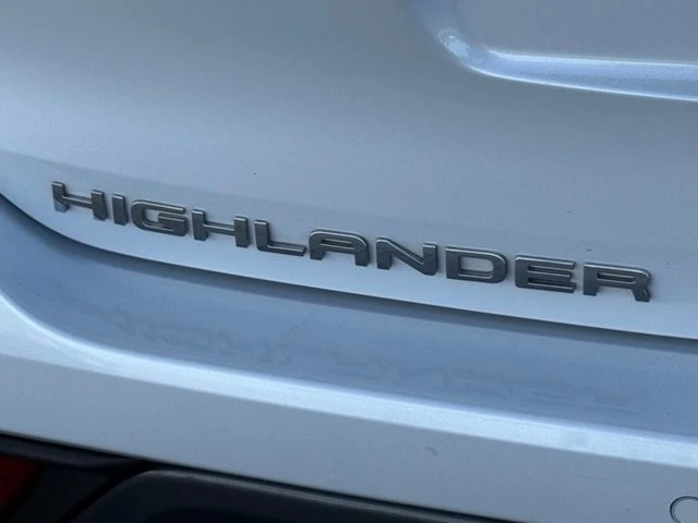 2022 Toyota Highlander - Image 13 of 21