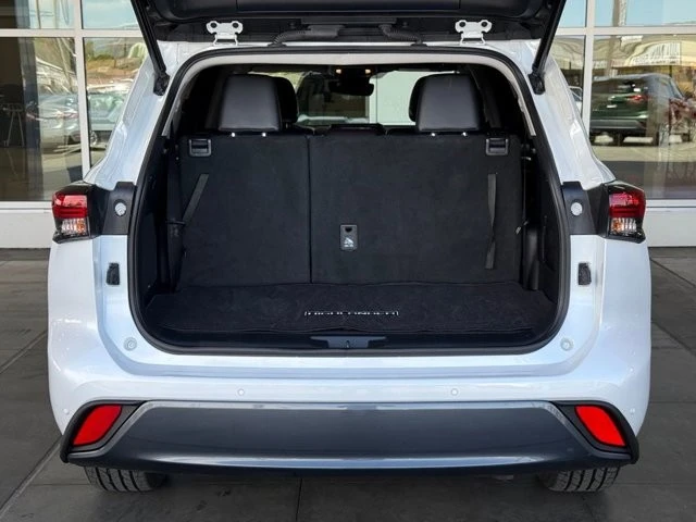 2022 Toyota Highlander - Image 17 of 21