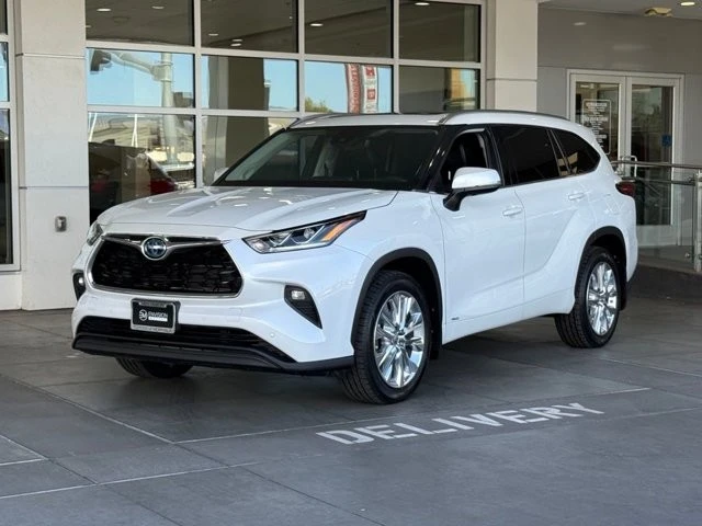 2022 Toyota Highlander - Image 2 of 21