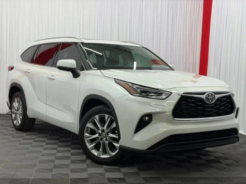 2022 Toyota Highlander - Image 2 of 12