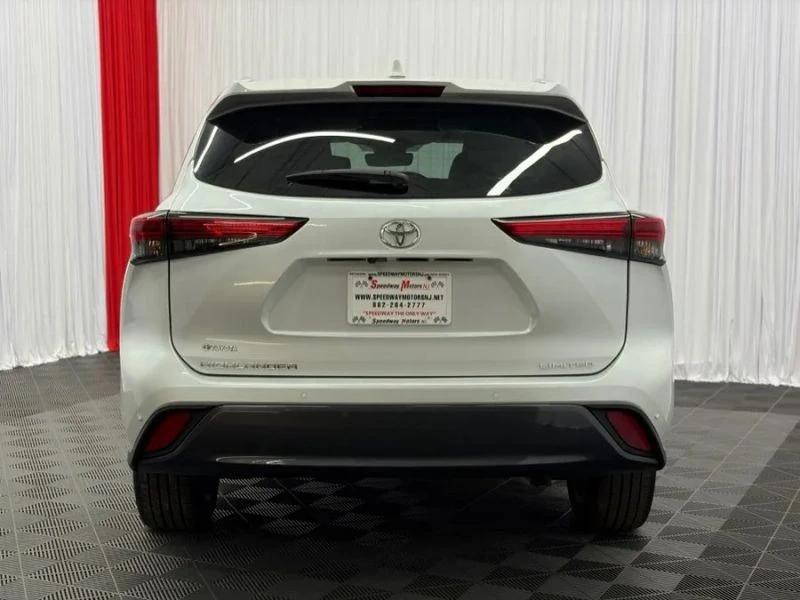 2022 Toyota Highlander - Image 7 of 12