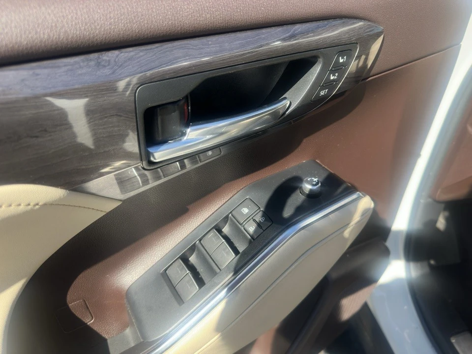 2022 Toyota Highlander - Image 6 of 12