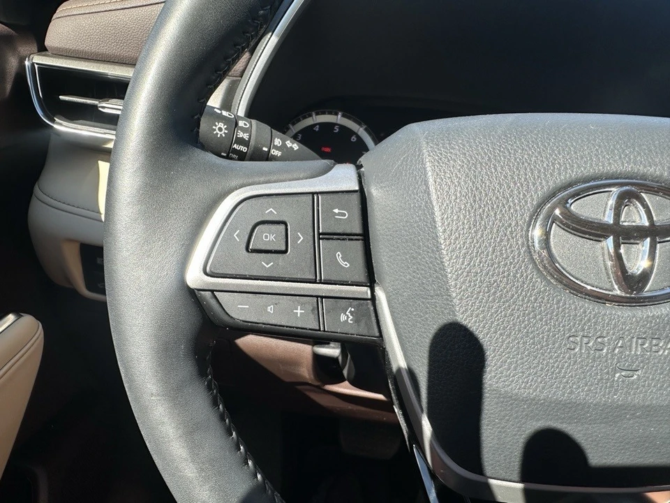 2022 Toyota Highlander - Image 9 of 12